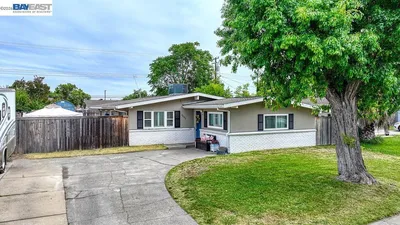 3637 Centinella Drive photo 2
