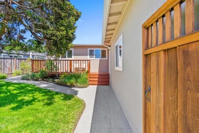 1055 View Way