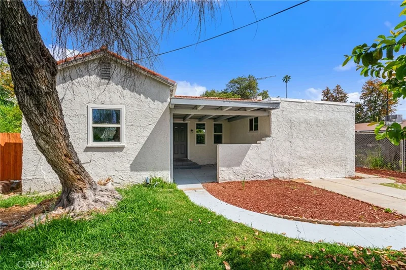 2723 Iris Street