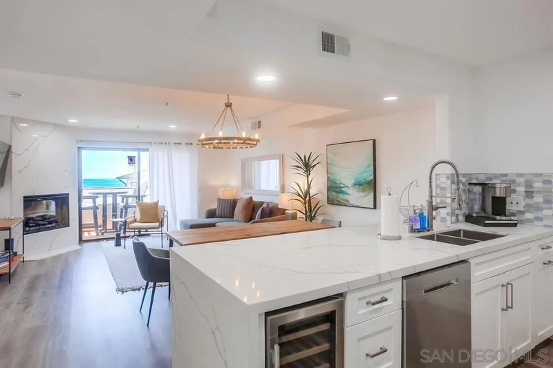5726 La Jolla Blvd 201
