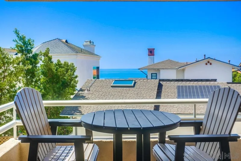 5726 La Jolla Blvd 201 photo 2