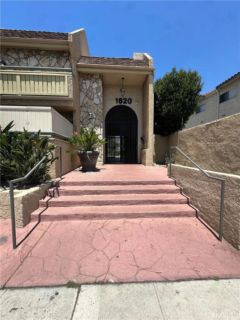 1620 N San Fernando 27