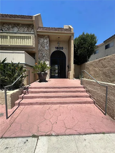 1620 N San Fernando 27