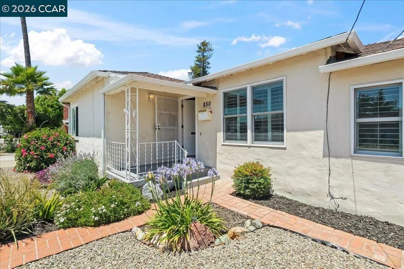 850 Harmony Dr, Hayward, CA 94541