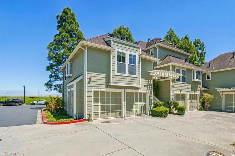 1051 Helm Lane