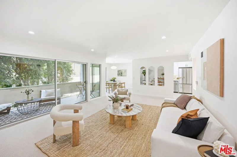 516 San Vicente Boulevard 206