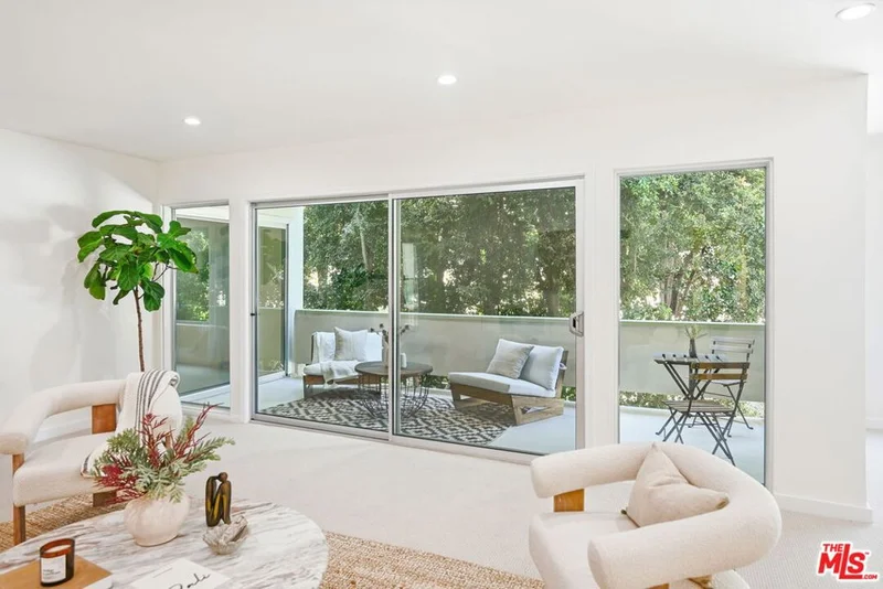 Photo 2 of 516 San Vicente Boulevard 206