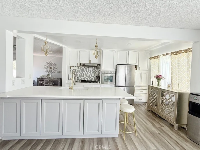 2209 Grovemont photo 2