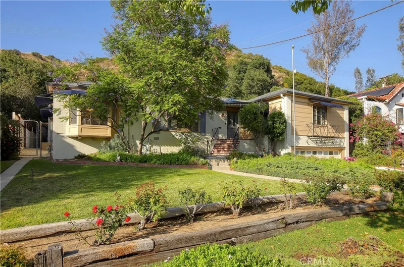 833 W Mountain