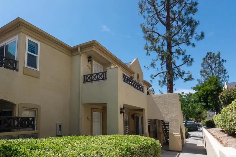 2023 Lakeridge Circle, #204