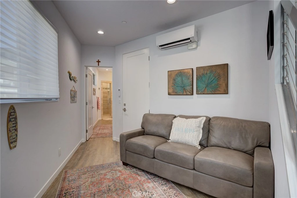 Interior 4