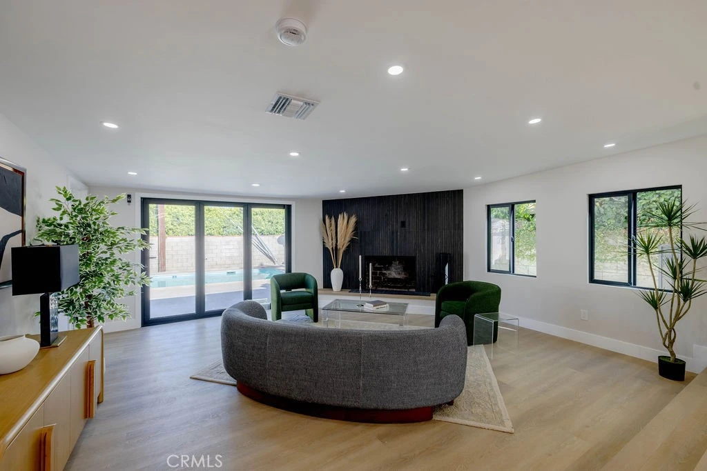 Interior 4