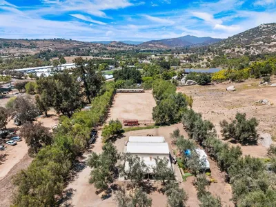 1485 Santa Fe Hills photo 2
