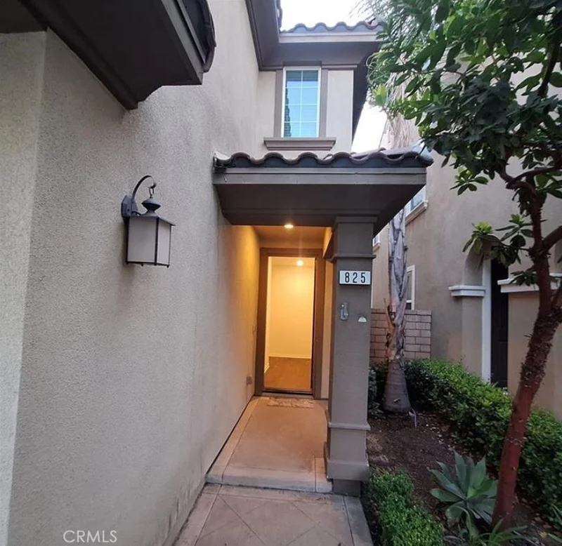 825 Parisa Place photo 2