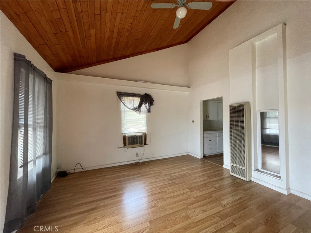 Interior 4