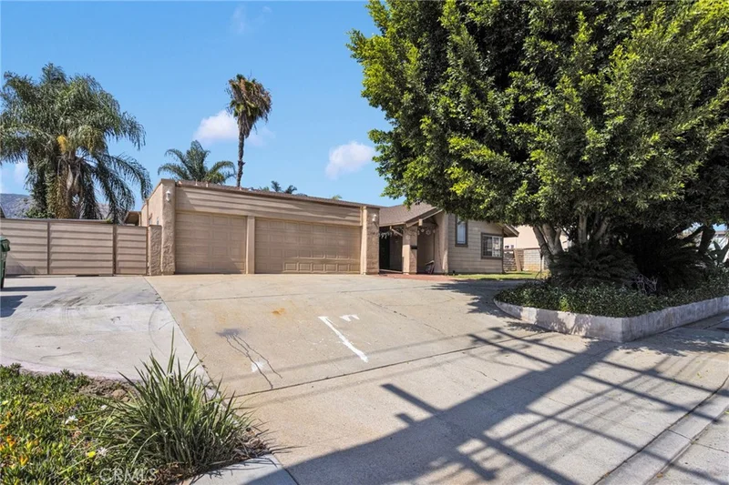 1087 Baseline Road photo 2