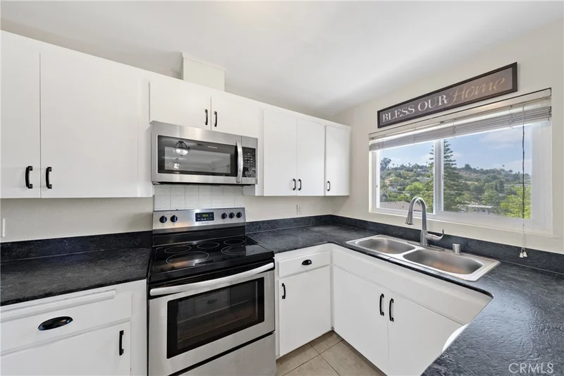 806 E 4th 9