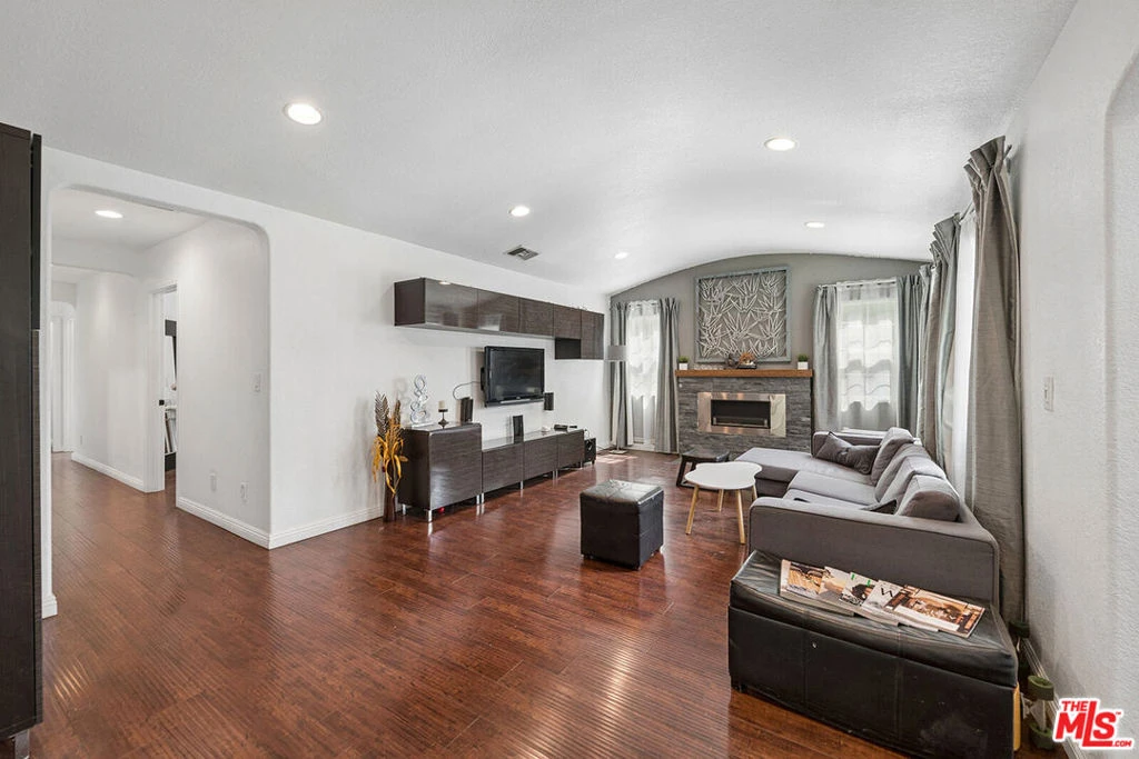 Interior 4