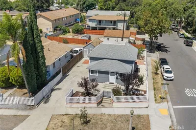 402 E Grand