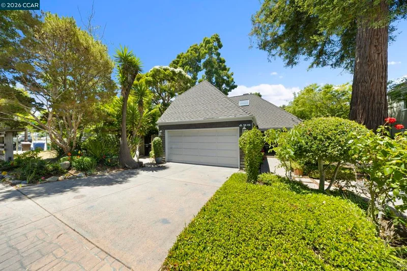 425 Logan St, Santa Cruz, CA 95062