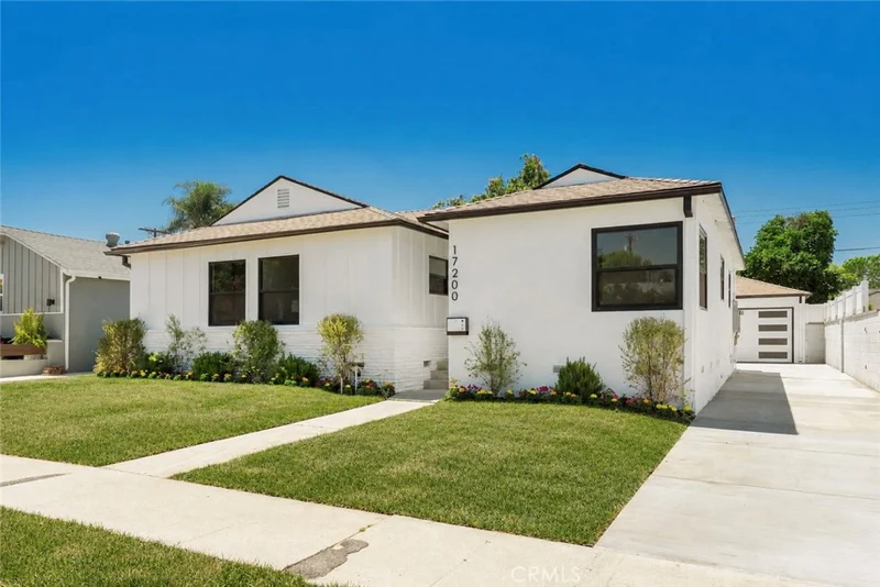 17200 Lanark Street photo 2