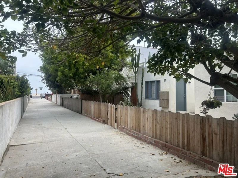 27 Eastwind Street 7 photo 2