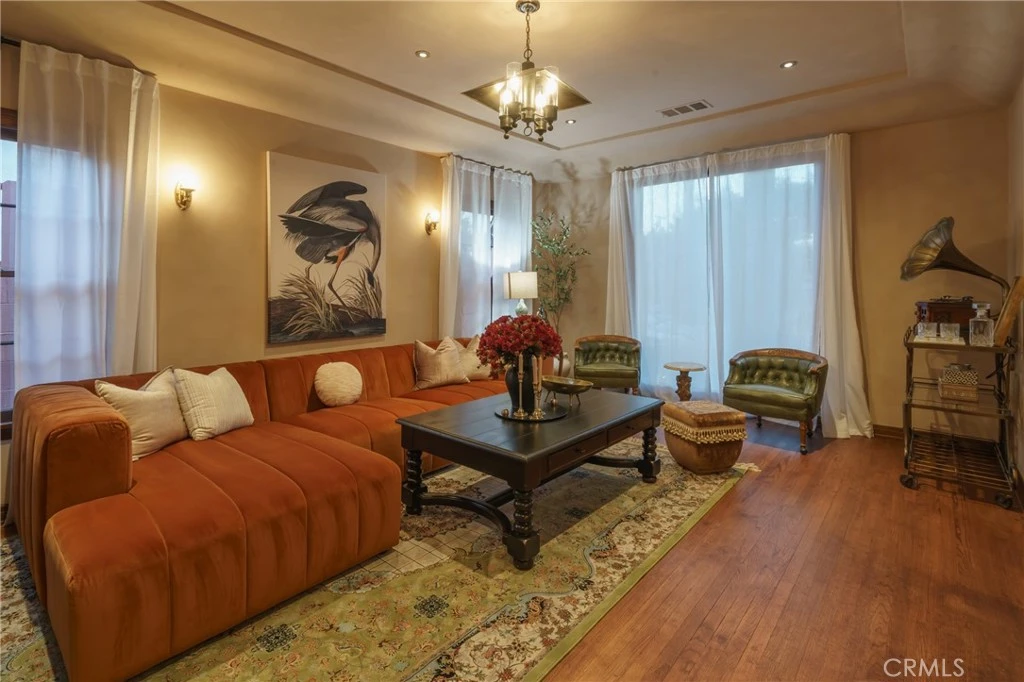 Interior 4