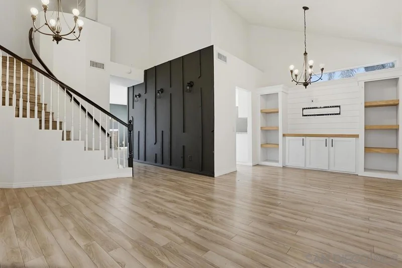39991 Falcon Way photo 2