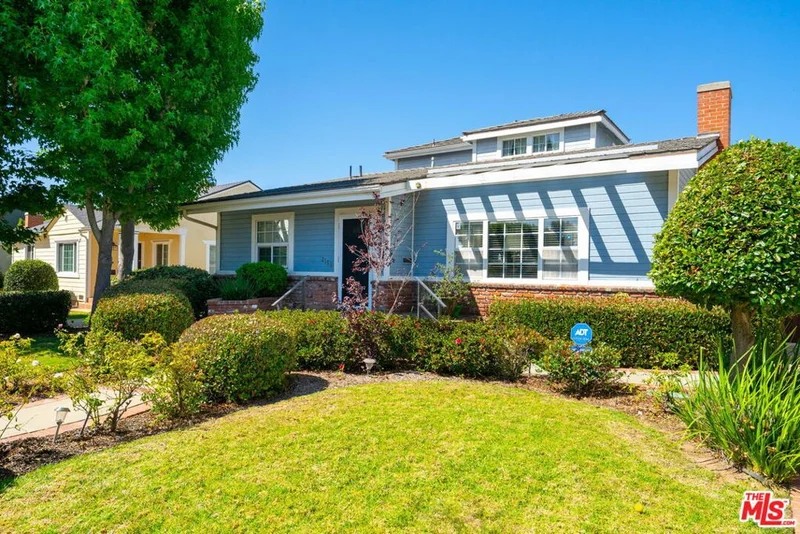 3158 Grand View Boulevard photo 2