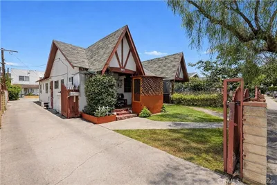 943 W 65th