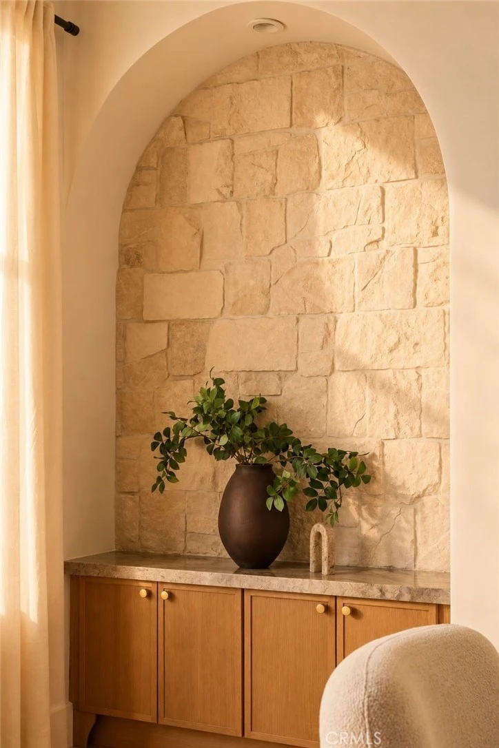 Interior 4