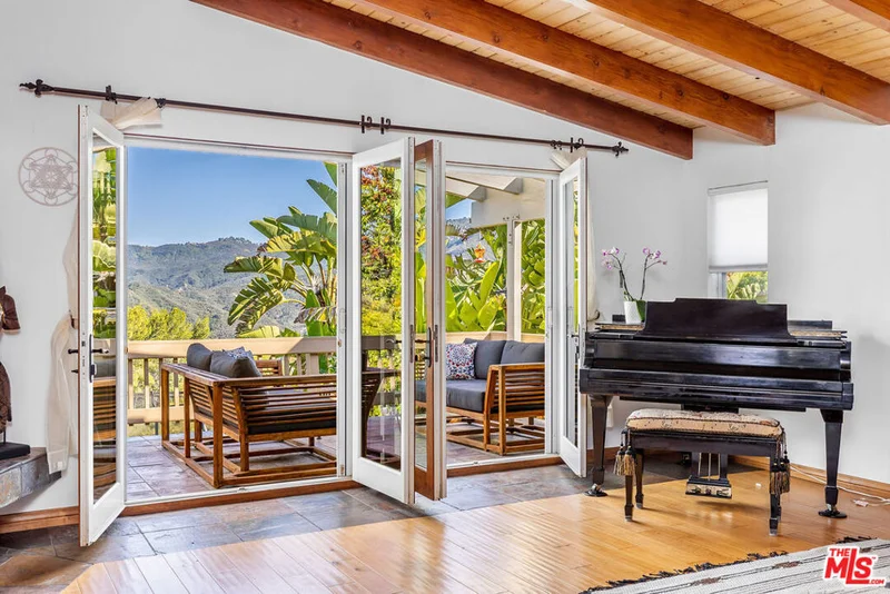 2716 Halsey Road photo 2
