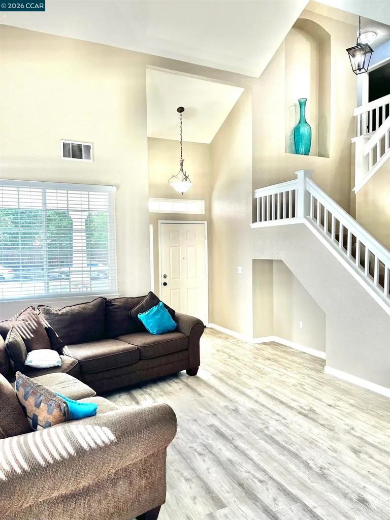 2090 Heartland Cir photo 2