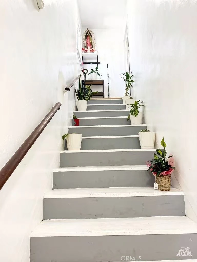 Interior 4
