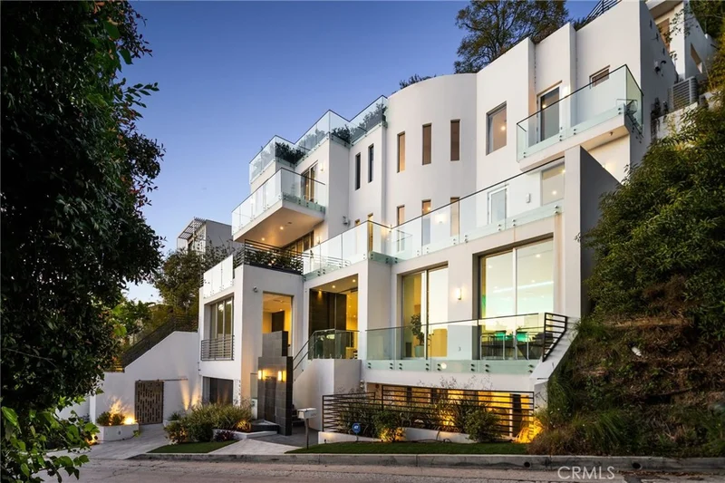 9459 Beverly Crest