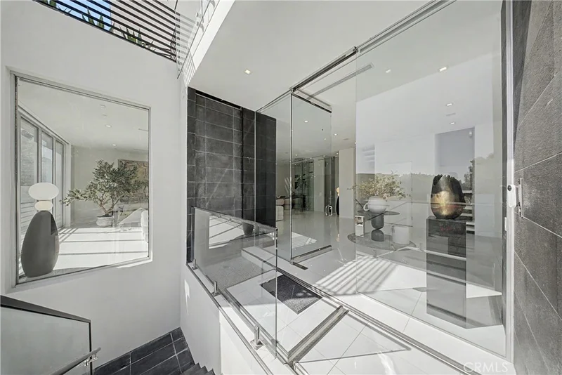 Photo 2 of 9459 Beverly Crest