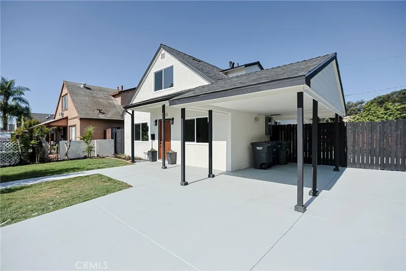 Photo 2 of 13013 Woodridge