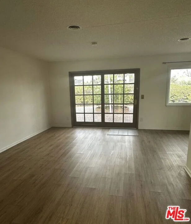 23907 Friar Street photo 2