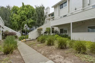 41 Grandview Street 805