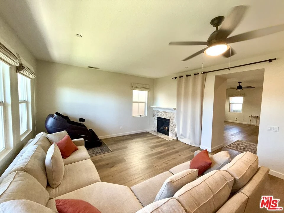 Interior 4