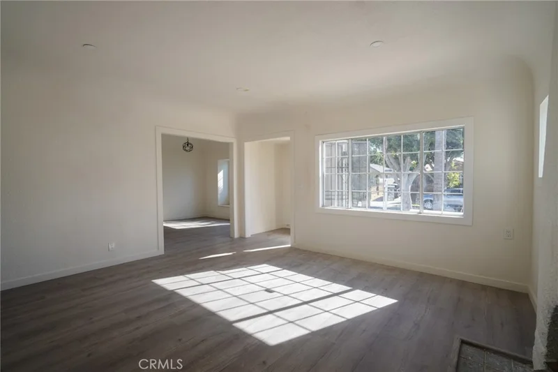 Photo 2 of 205 W Hardy Street