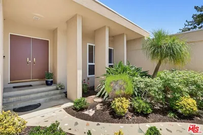 991 Montgomery Court photo 2