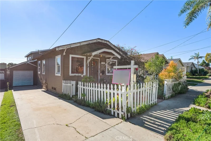 4240 E 15th