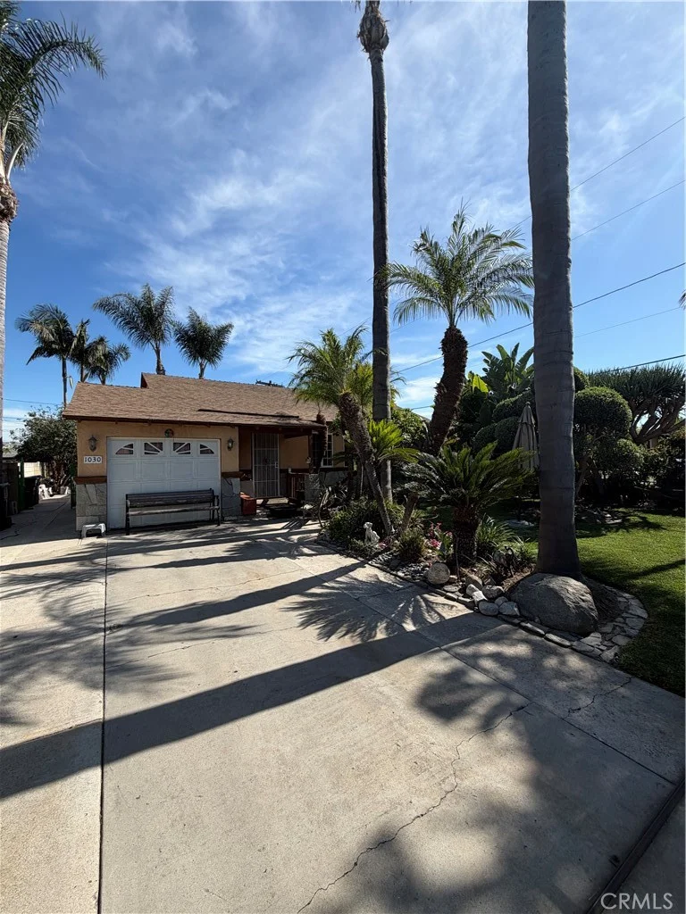 1030 W Glenwood Pl, Santa Ana, CA 92707