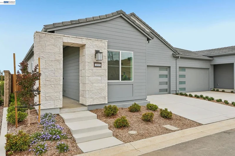1095 Riverbend Drive