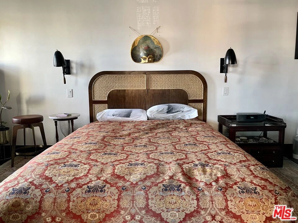 Interior 4