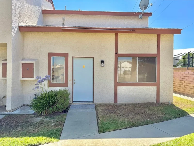 345 N Eucalyptus Avenue 1