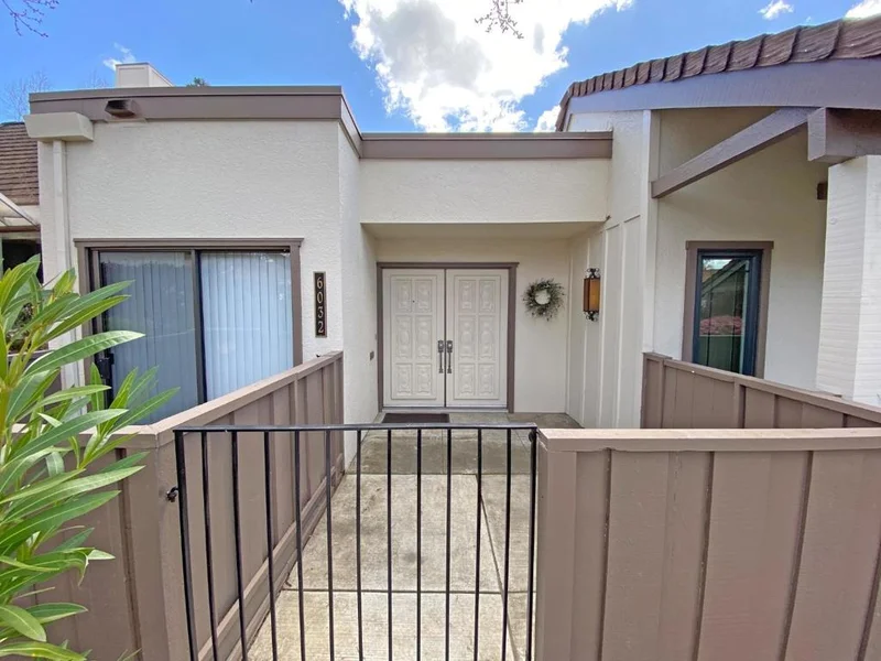6032 Montgomery photo 2