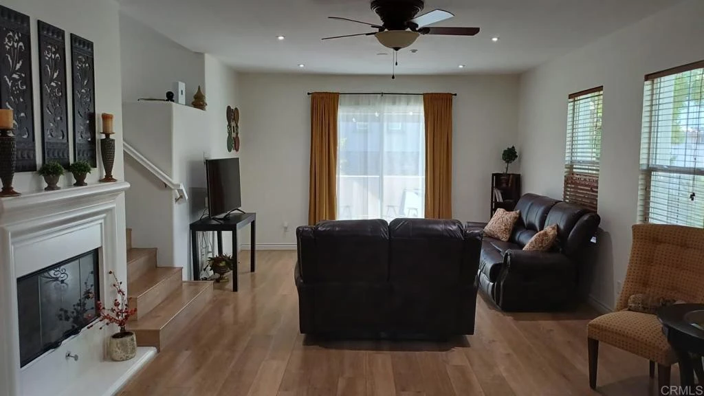 Interior 4