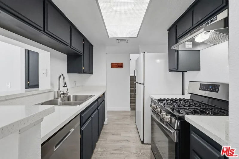 11015 Morrison Street 205 photo 2